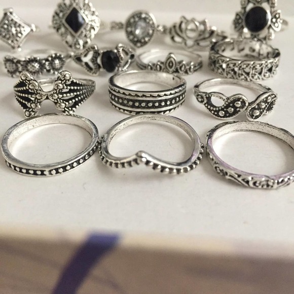 15 Piece Dark Floral Midi Ring Set - Picture 5 of 9